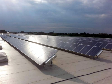 Saubere Solardachanlage mit Schukolin Solarclean gereinigt